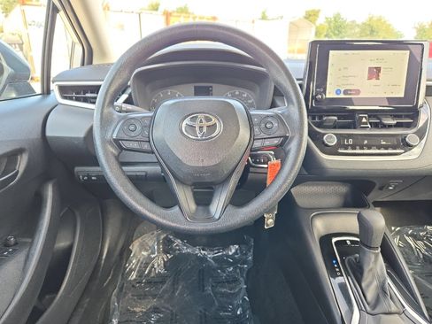 Used 2025 Toyota Corolla LE FWD image 13