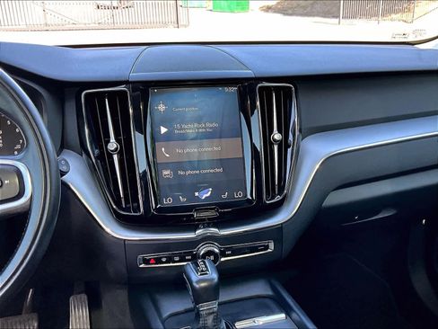 Used 2018 Volvo XC60 T6 Momentum w/ Convenience Package AWD/4WD image 8