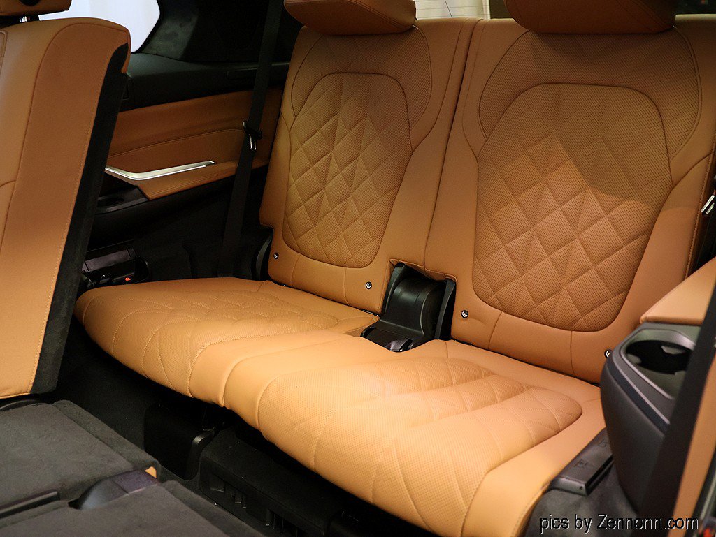 Used 2027 BMW X7 xDrive40i w/ M Sport Package AWD/4WD image 13