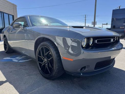 Used 2017 Dodge Challenger SXT RWD image 3