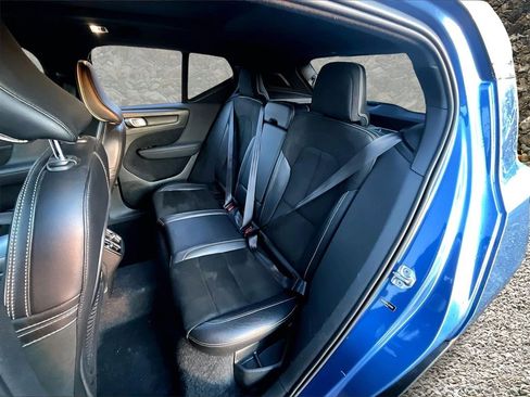 Used 2020 Volvo XC40 T5 R-Design w/ Protection Package Premier image 25