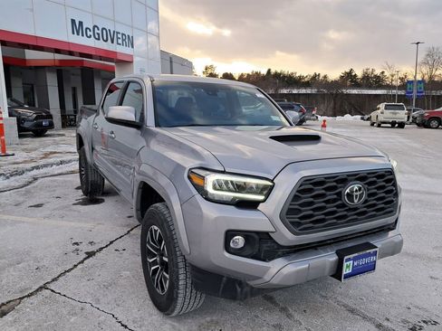 Used 2020 Toyota Tacoma TRD Sport image 6
