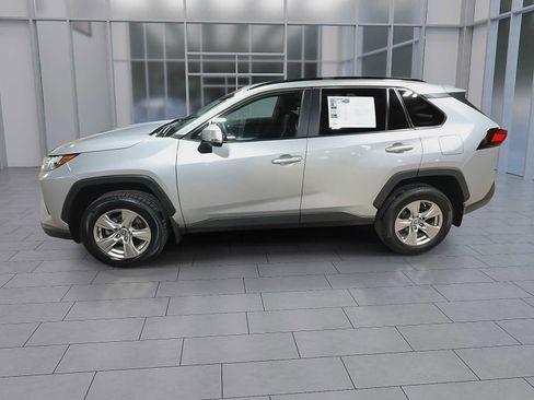 Used 2022 Toyota RAV4 XLE AWD/4WD image 5