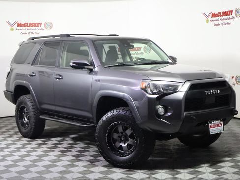 Used 2020 Toyota 4Runner SR5 Premium w/ Moonroof Package AWD/4WD image 2