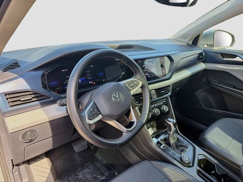 Used 2023 Volkswagen Taos SE w/ Panoramic Sunroof Package AWD/4WD image 9