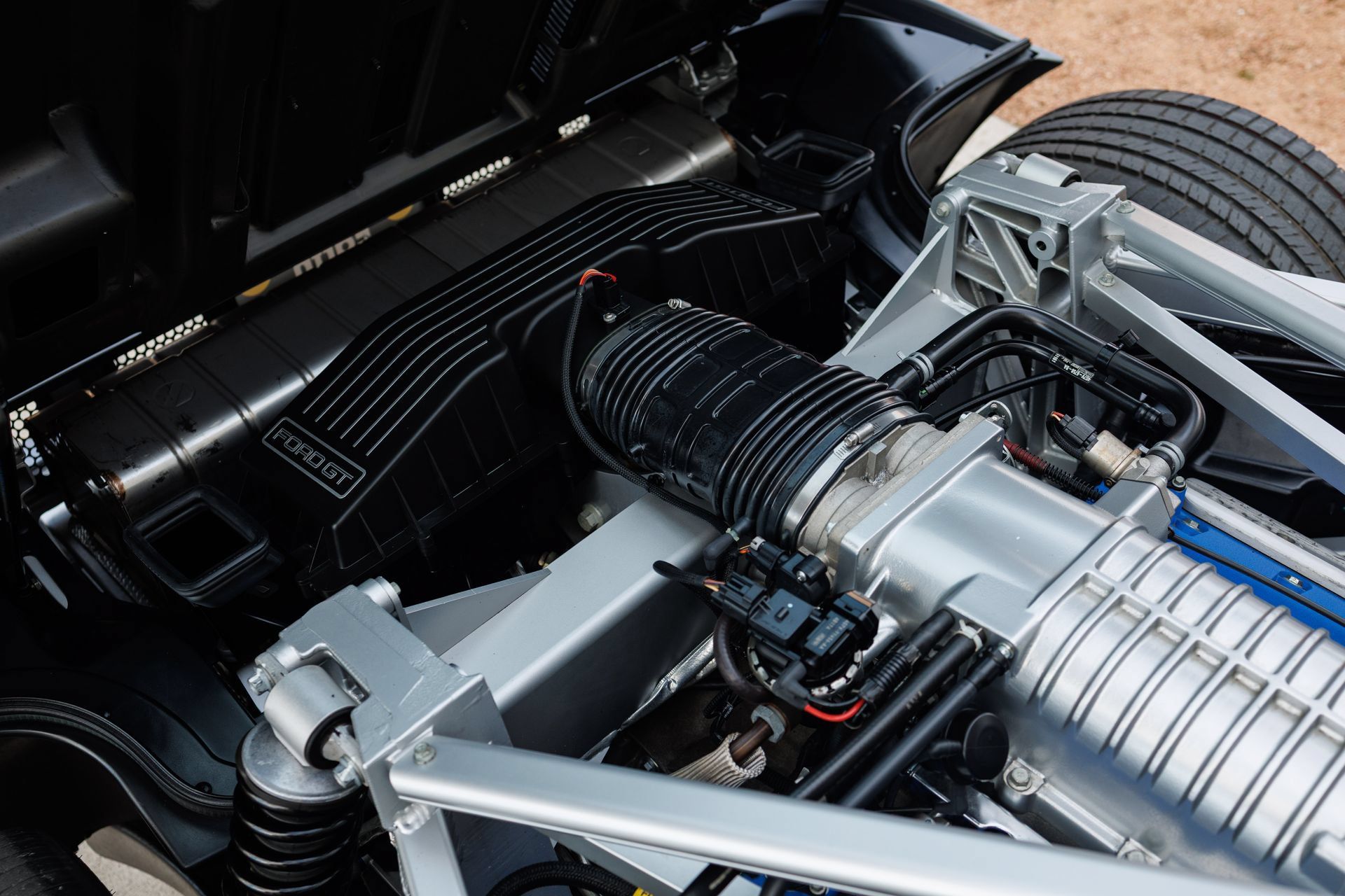 Used 2006 Ford GT RWD image 96