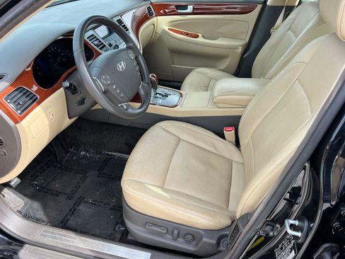 Used 2013 Hyundai Genesis 3.8 RWD image 9