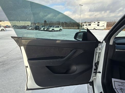 Used 2021 Tesla Model Y Long Range image 25