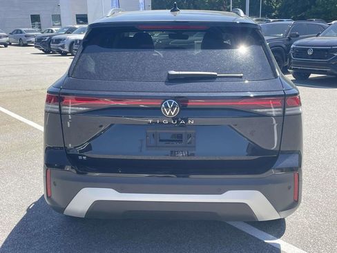 New 2026 Volkswagen Tiguan SE FWD image 5