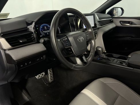 Used 2025 Toyota Camry SE image 18