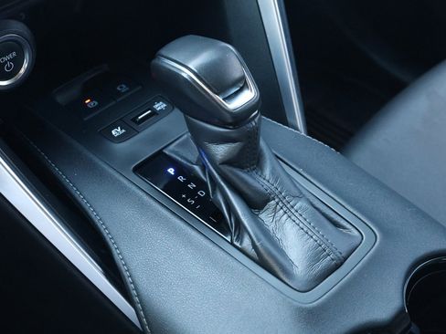 Used 2024 Toyota Venza LE image 22