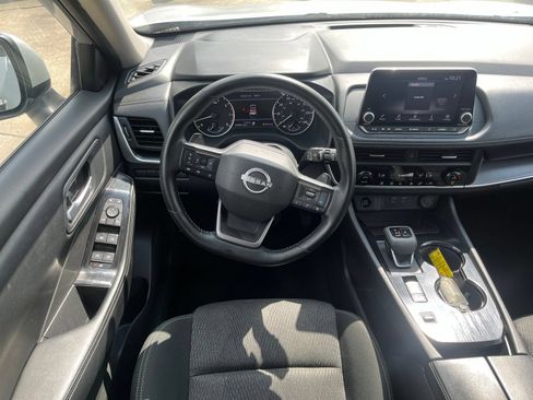 Used 2025 Nissan Rogue SV FWD image 11