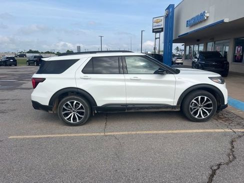Used 2025 Ford Explorer ST-Line AWD/4WD image 8