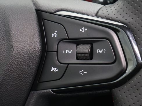 Used 2025 Chevrolet Trax RS w/ Driver Confidence Package image 23