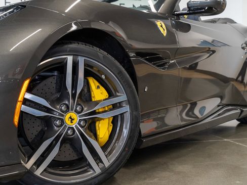 Used 2019 Ferrari Portofino RWD image 37