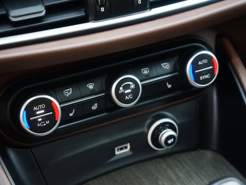 Used 2019 Alfa Romeo Stelvio Ti Lusso w/ Quick Order Package 22X Lusso image 22