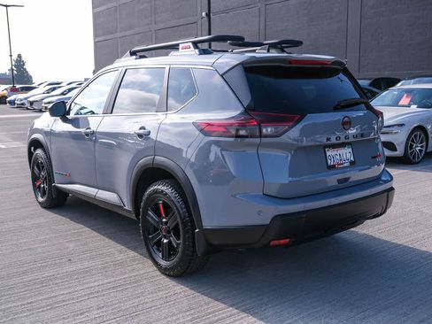 Used 2026 Nissan Rogue SV AWD/4WD image 6
