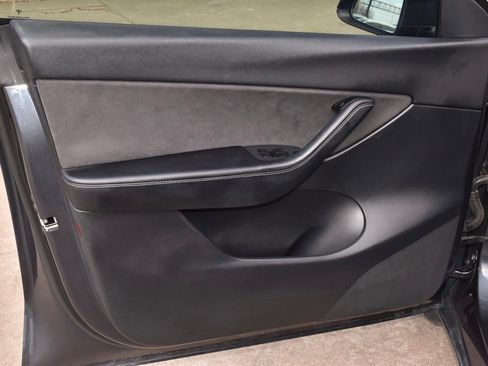 Used 2021 Tesla Model Y Long Range image 30