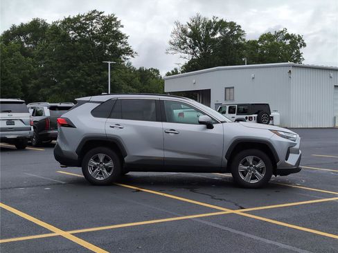 Used 2024 Toyota RAV4 XLE FWD image 8