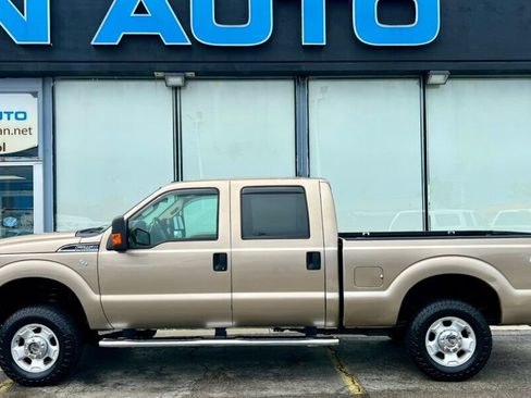 Used 2011 Ford F250 XLT w/ Snow Plow Prep Pkg AWD/4WD image 2