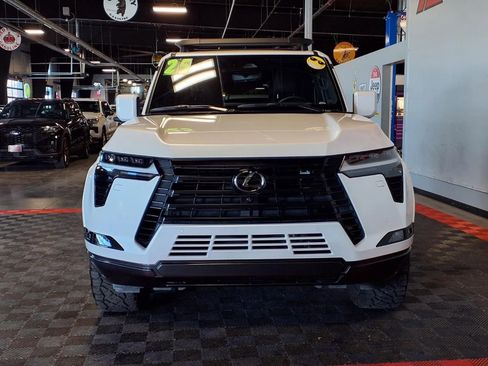 Used 2025 Lexus GX 550 w/ Accessory Package (31) AWD/4WD image 2