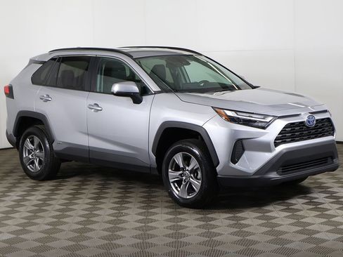 Used 2024 Toyota RAV4 XLE AWD/4WD image 2