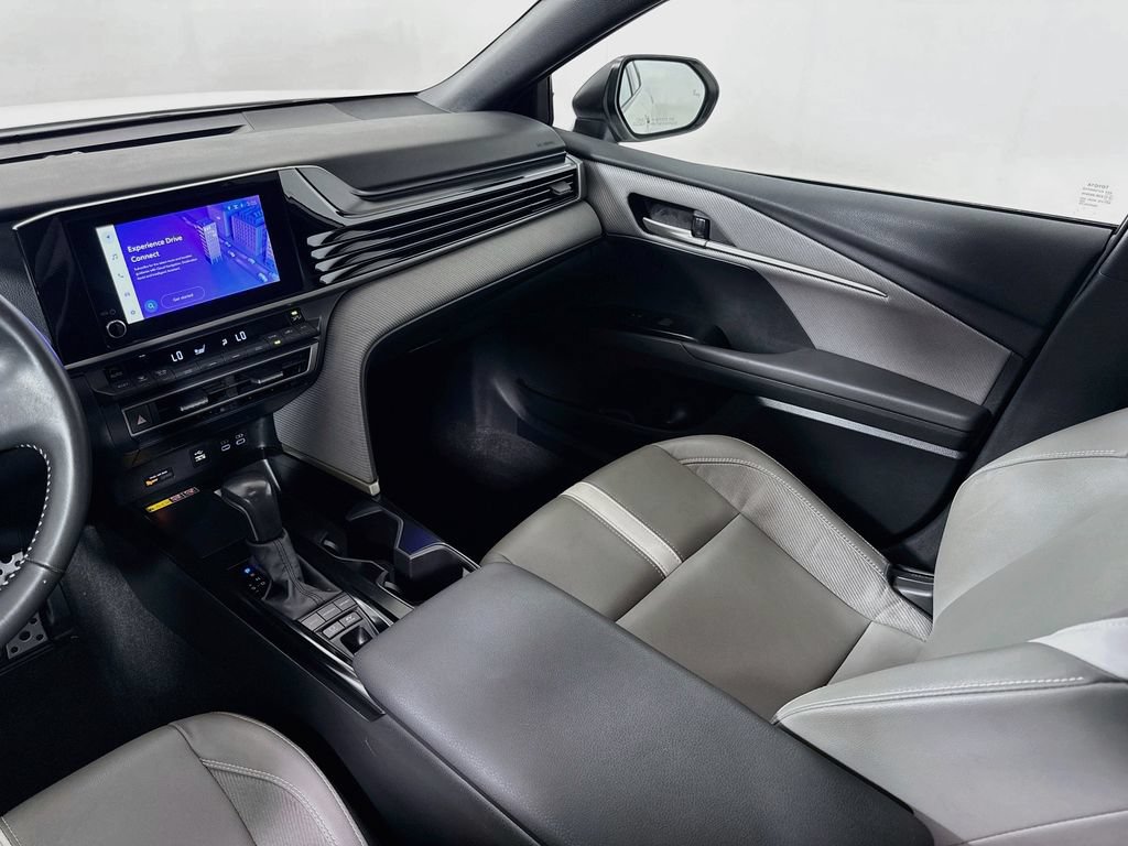 Used 2025 Toyota Camry SE w/ Convenience Package FWD image 22