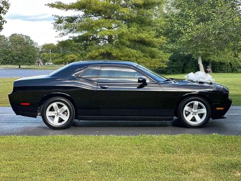 Used 2012 Dodge Challenger SXT image 7