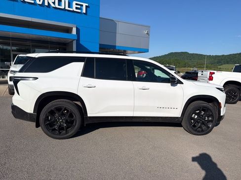 Used 2024 Chevrolet Traverse RS AWD/4WD image 3