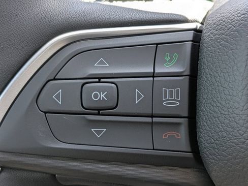 New 2025 Jeep Grand Cherokee Altitude image 22