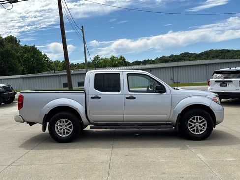 Used 2014 Nissan Frontier SV w/ SV Value Truck Package AWD/4WD image 15