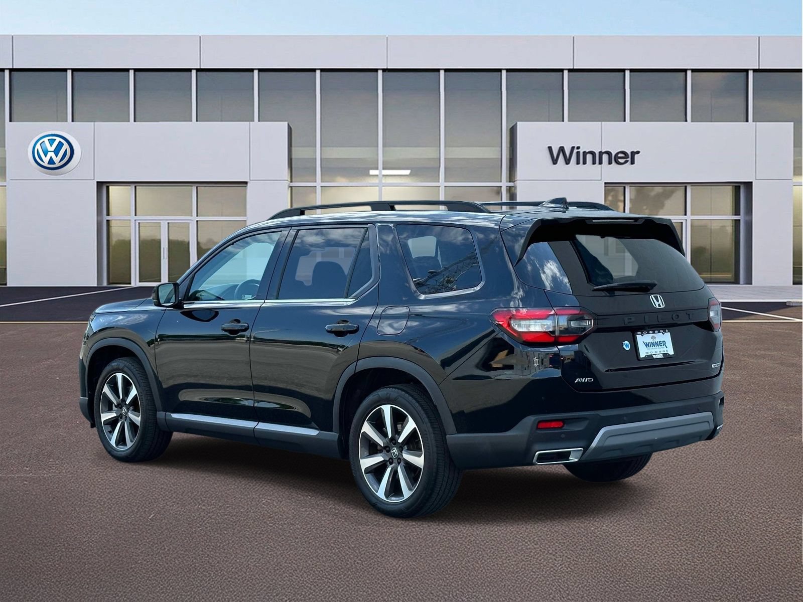 Used 2023 Honda Pilot Touring image 3