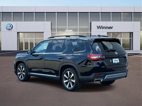 Used 2023 Honda Pilot Touring image 3