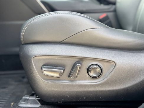 Used 2024 Toyota Venza Limited image 10