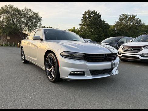 Used 2019 Dodge Charger SXT w/ Plus Group RWD image 1