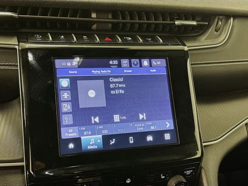 Used 2023 Jeep Grand Cherokee Altitude image 21