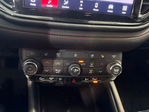 Used 2024 Dodge Durango GT RWD image 27