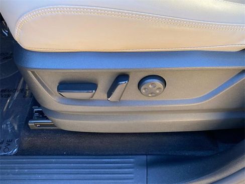 Used 2025 Nissan Armada Platinum image 16