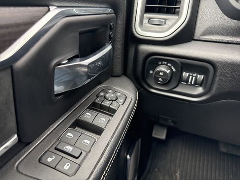 Used 2026 RAM 2500 Laramie AWD/4WD image 16