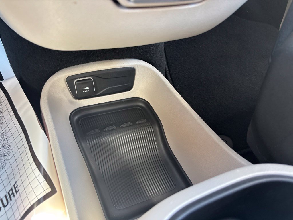 Used 2024 Chrysler Pacifica Touring-L FWD image 30