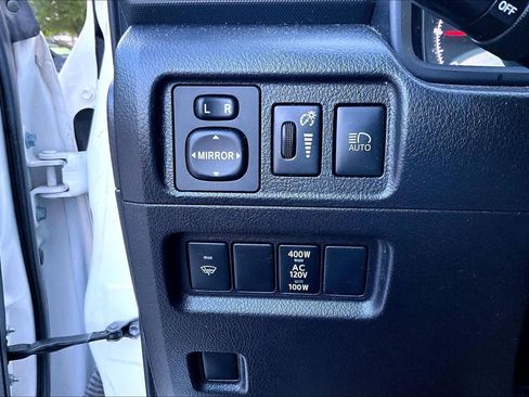 Used 2020 Toyota 4Runner SR5 AWD/4WD image 26