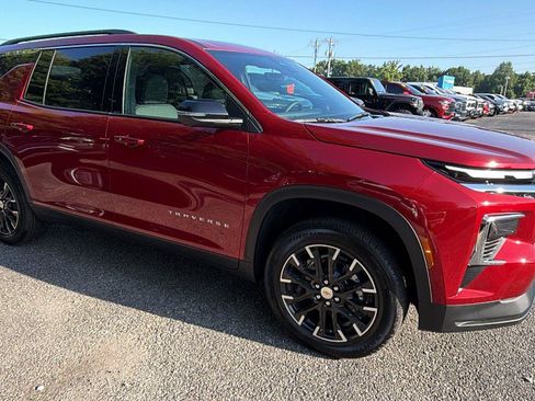 New 2026 Chevrolet Traverse LT w/ Sun and Wheel Package FWD image 6