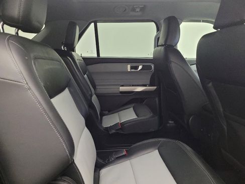 Used 2022 Ford Explorer XLT w/ Equipment Group 202A image 19