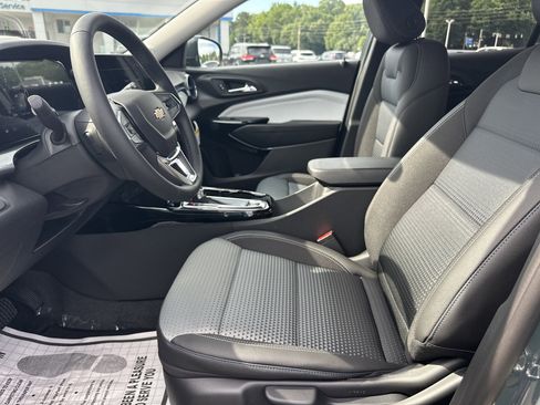 New 2026 Chevrolet Trax LT w/ LT Convenience Package FWD image 11