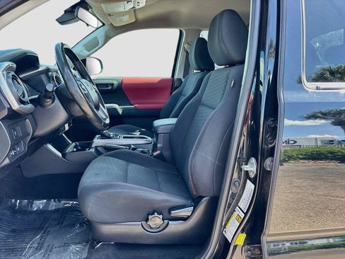 Used 2021 Toyota Tacoma SR5 RWD image 19