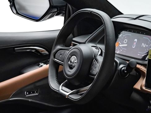 Used 2025 Lotus Emira RWD image 61