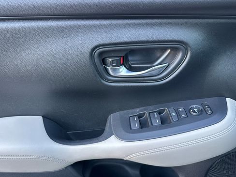 Used 2023 Honda HR-V LX image 8