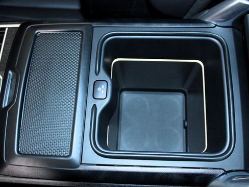 Used 2025 Land Rover Range Rover Autobiography image 17