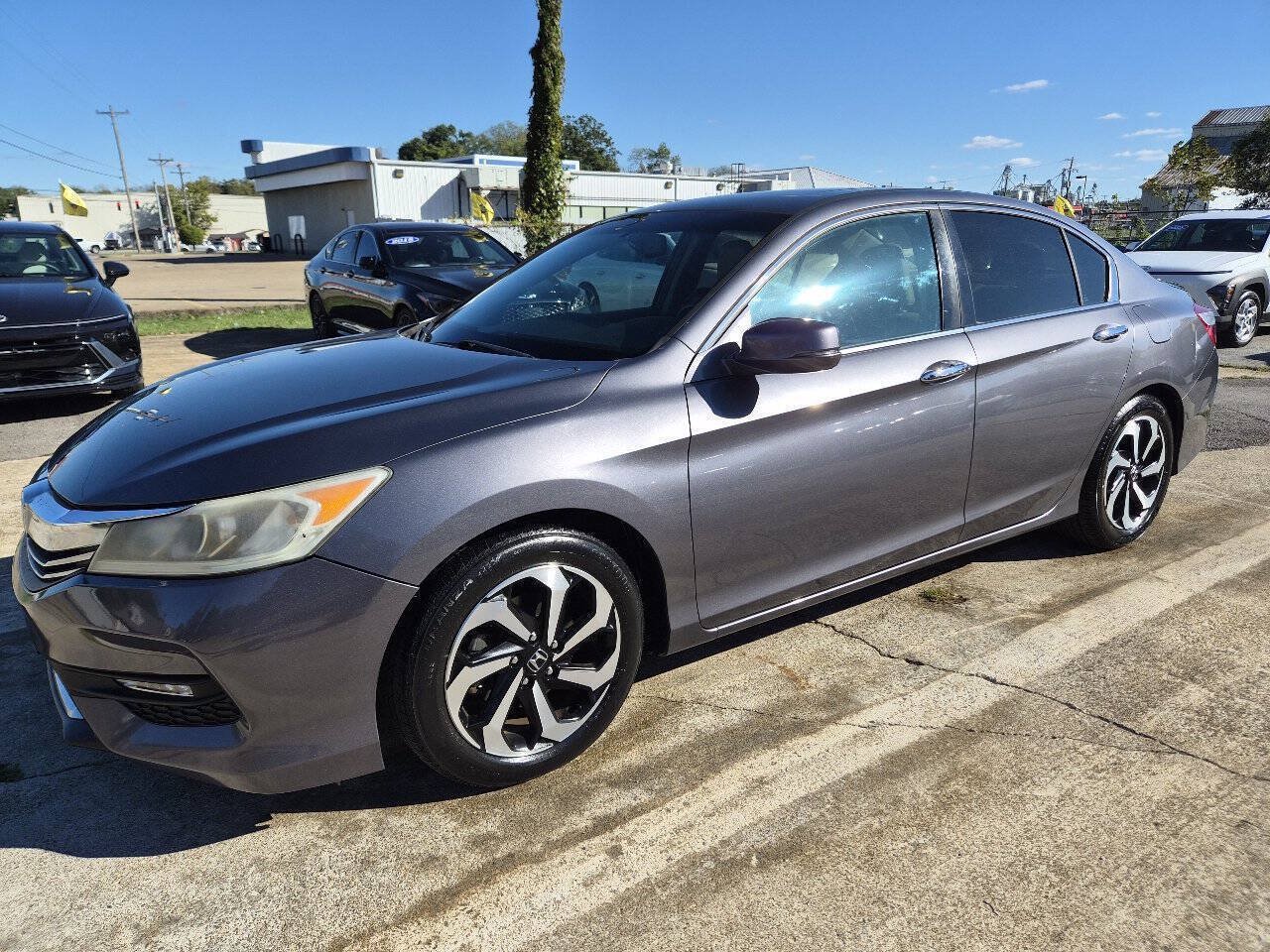Used 2017 Honda Accord EX-L image 3