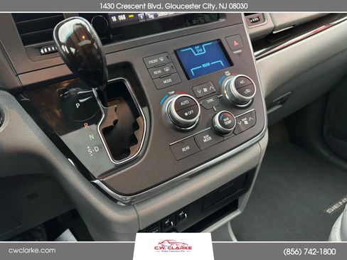Used 2015 Toyota Sienna XLE image 23